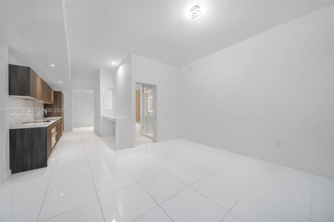 851 NE 1st Ave , Unit 204, Miami, FL 33132 Photo