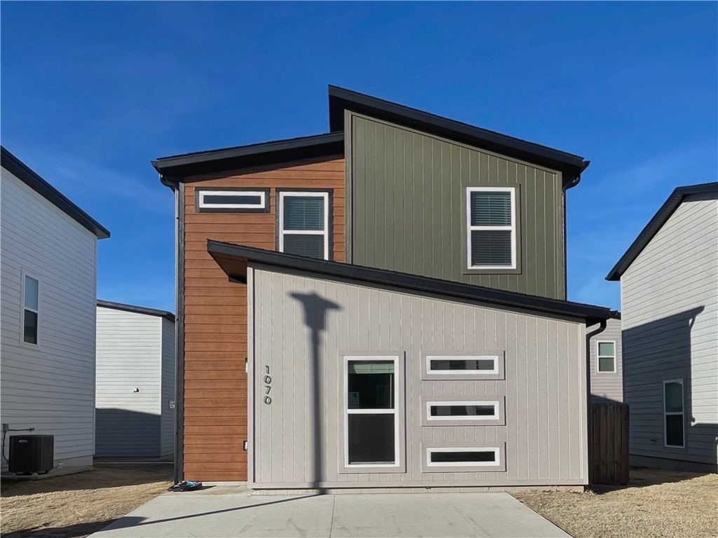 1070 Indiana Avenue, Bentonville, AR 72713 Main Photo