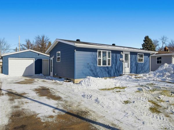 1802 10th Avenue N, Moorhead, MN 56560