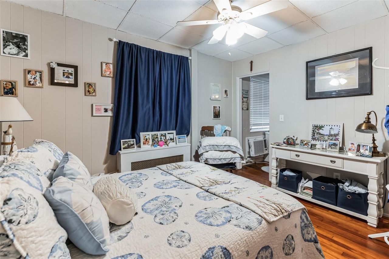 1233 Oak Street Ne, Saint Petersburg, FL 33701 Photo