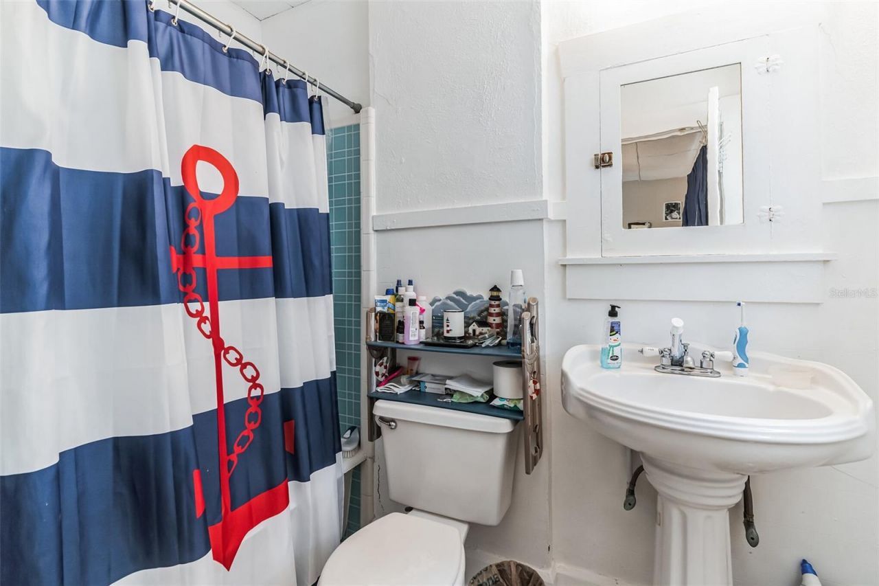 1233 Oak Street Ne, Saint Petersburg, FL 33701 Photo