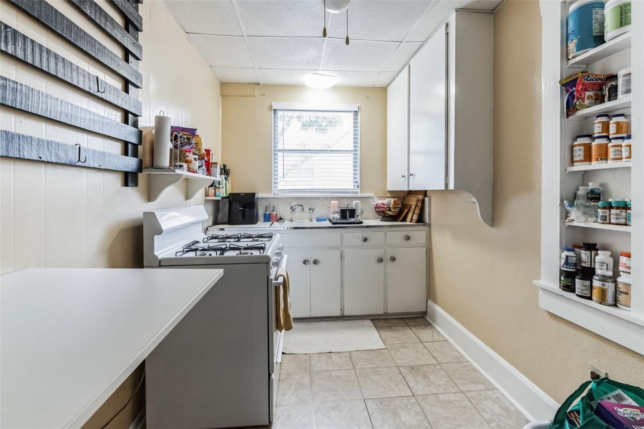 1233 Oak Street Ne, Saint Petersburg, FL 33701 Photo