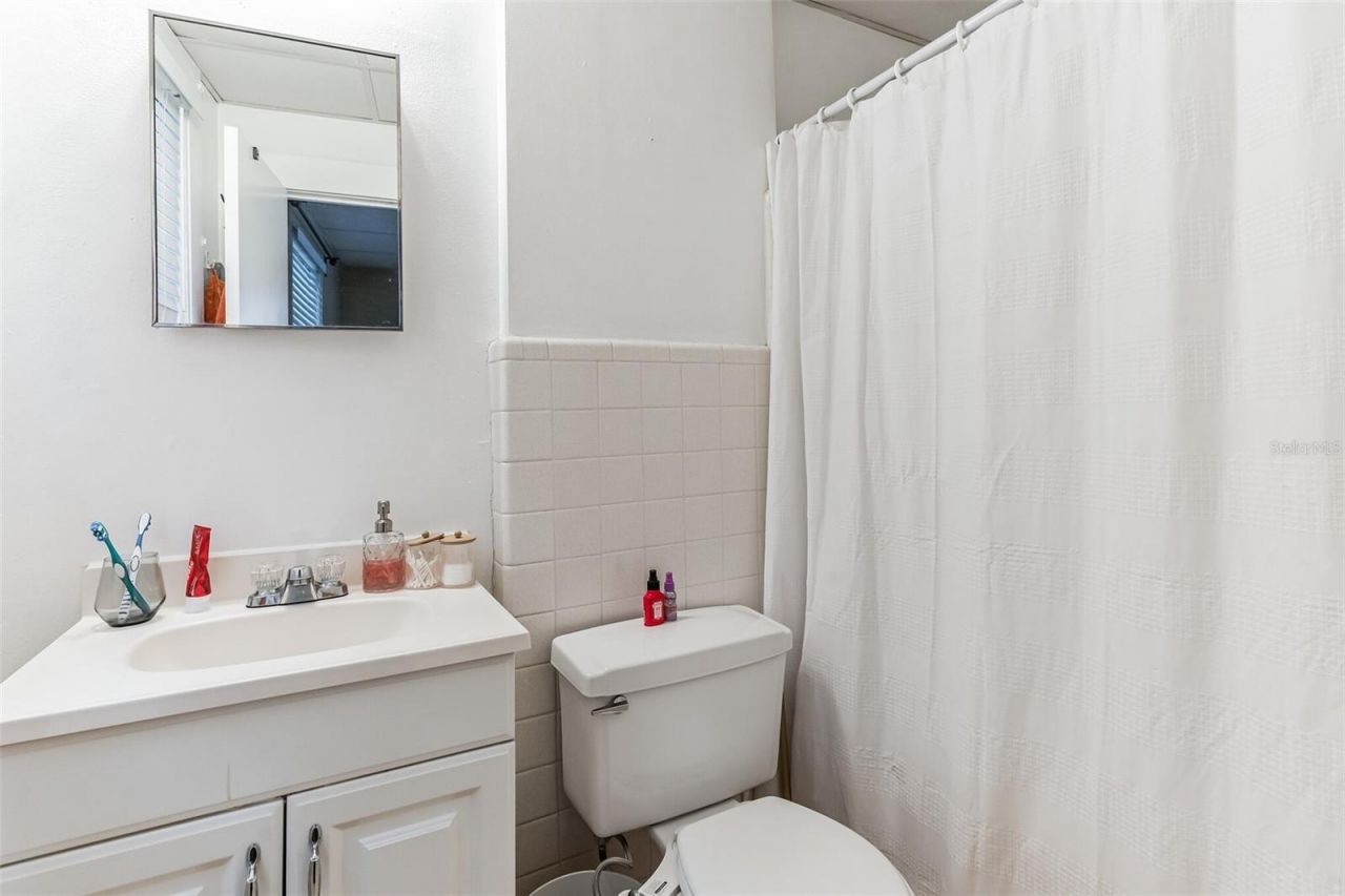 1233 Oak Street Ne, Saint Petersburg, FL 33701 Photo