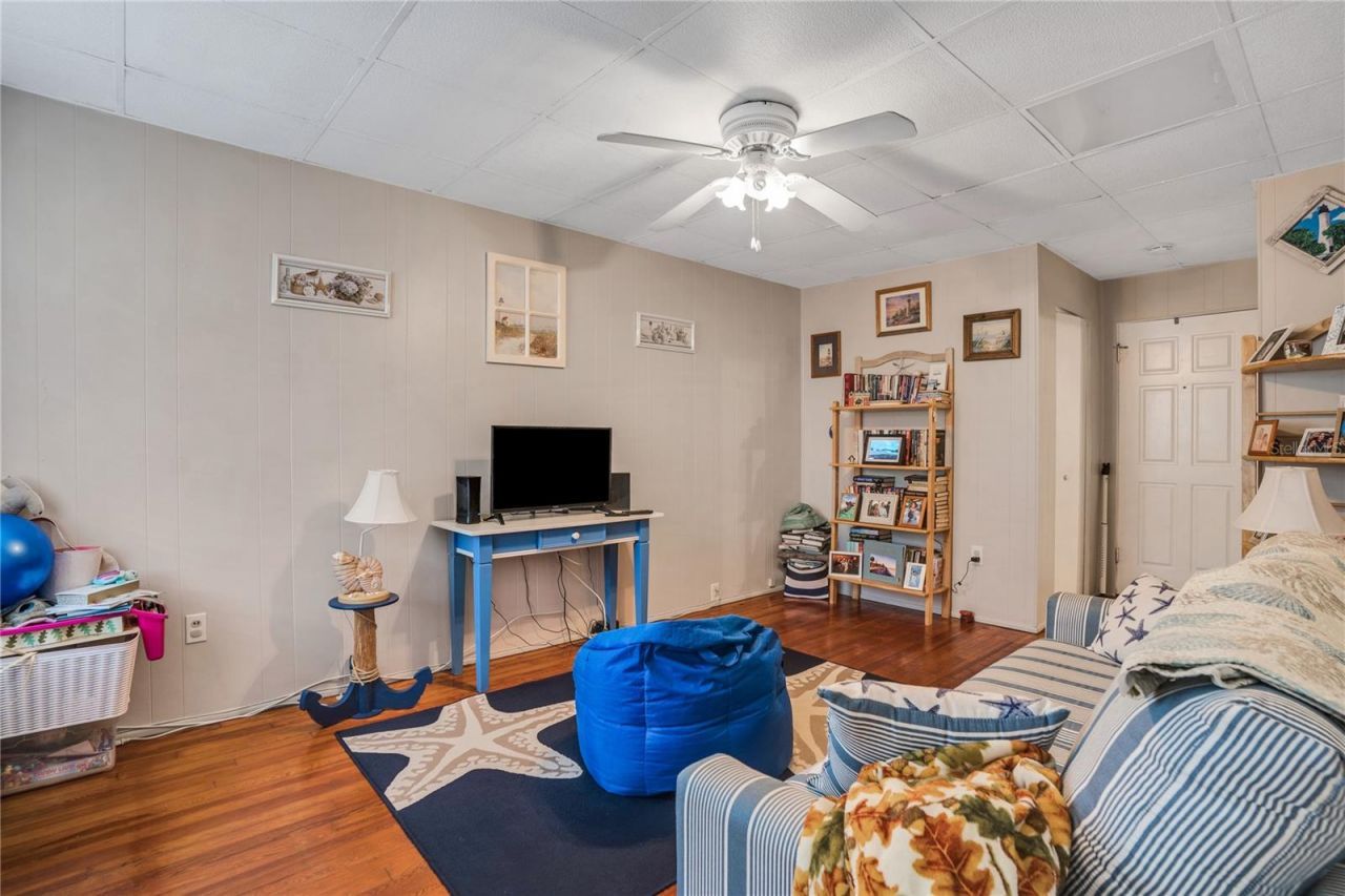 1233 Oak Street Ne, Saint Petersburg, FL 33701 Photo