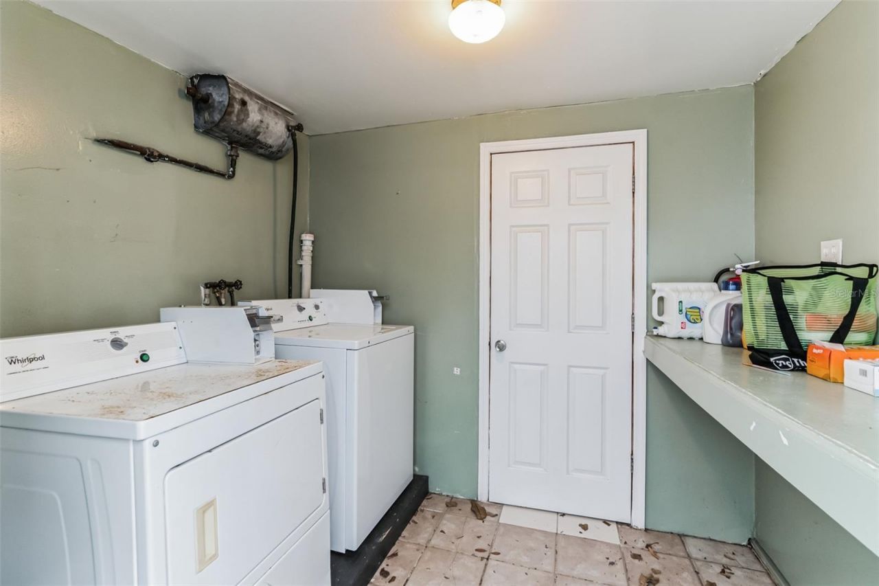 1233 Oak Street Ne, Saint Petersburg, FL 33701 Photo