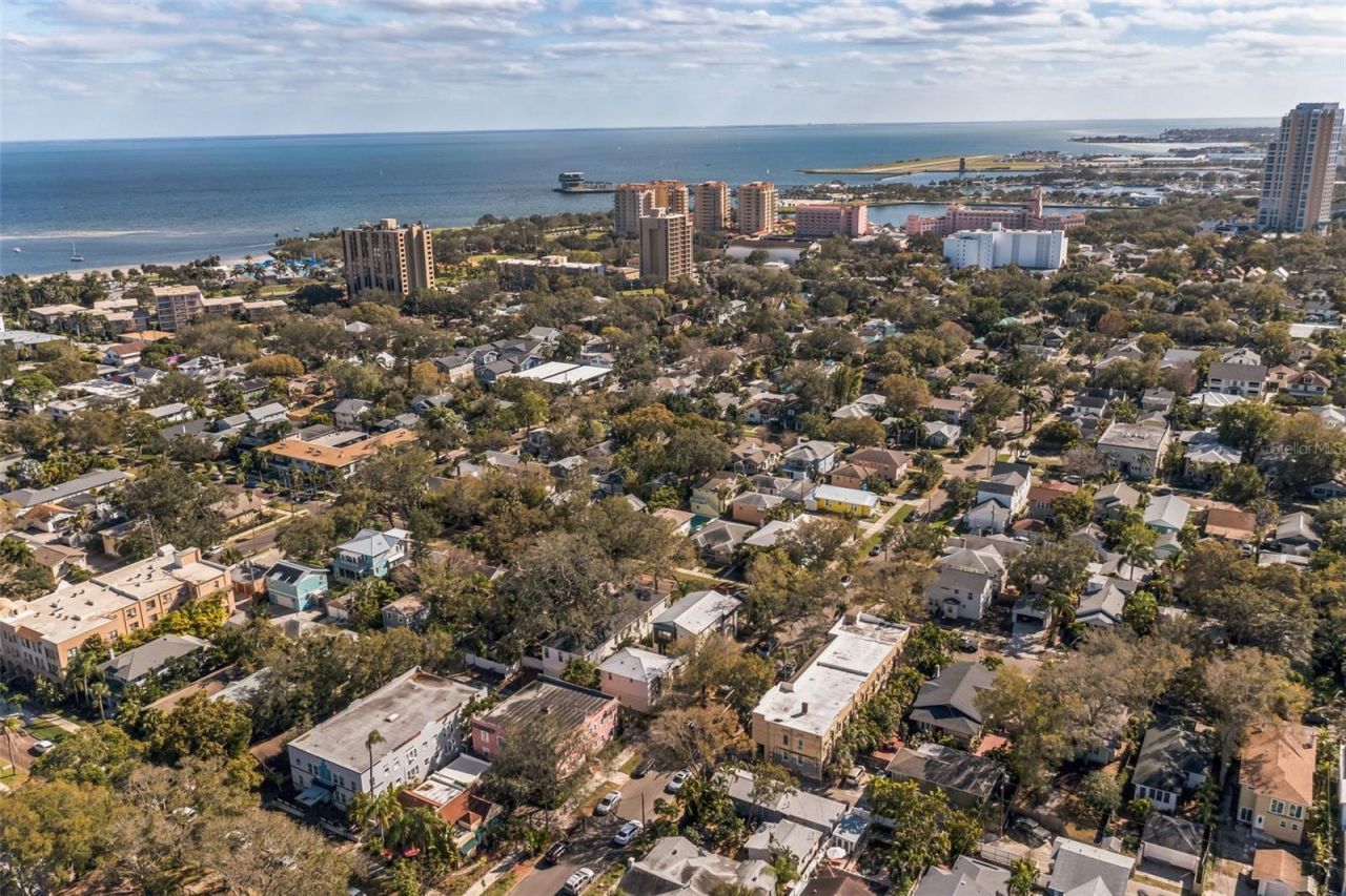 1233 Oak Street Ne, Saint Petersburg, FL 33701 Photo