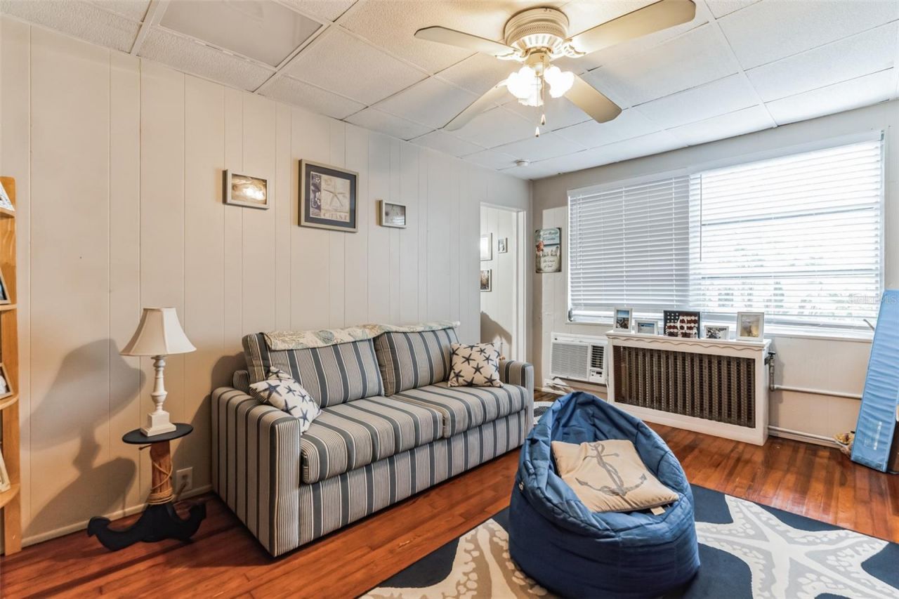 1233 Oak Street Ne, Saint Petersburg, FL 33701 Photo