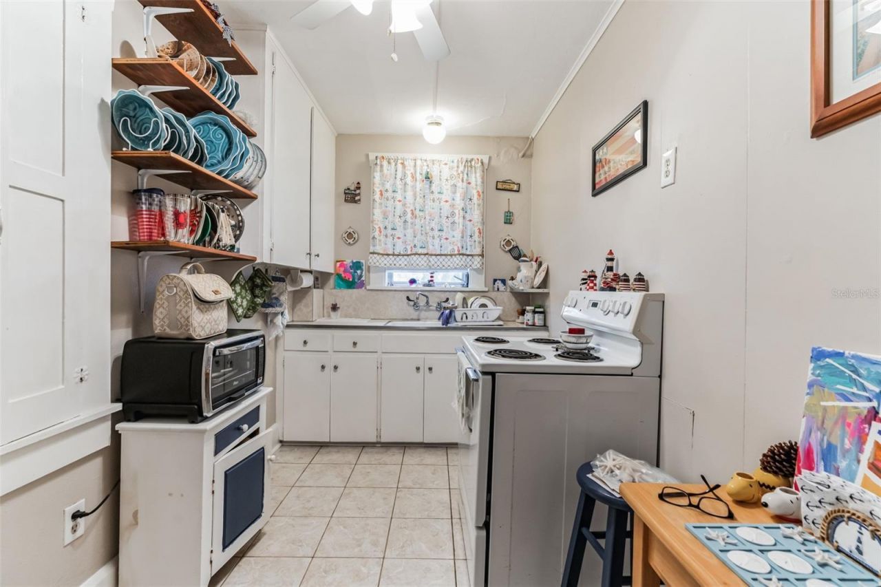 1233 Oak Street Ne, Saint Petersburg, FL 33701 Photo