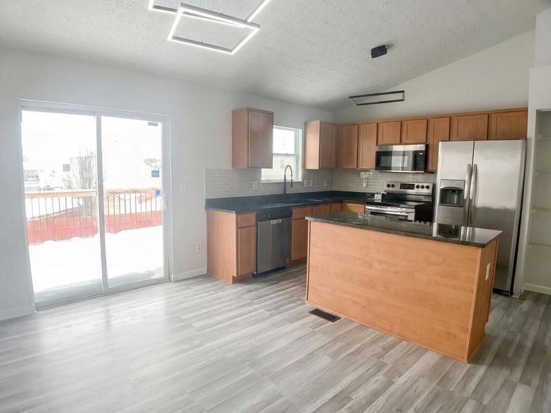 5691 Matuka Drive, Columbus, OH 43232 Photo 2