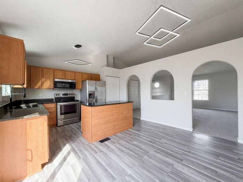 5691 Matuka Drive, Columbus, OH 43232 Photo 2