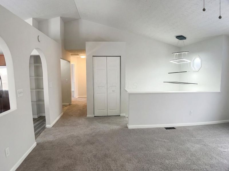 5691 Matuka Drive, Columbus, OH 43232 Photo 9