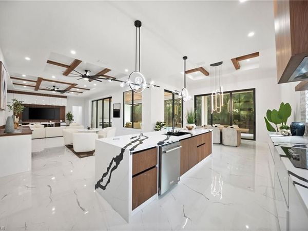 135 7th ST N, NAPLES, FL 34102