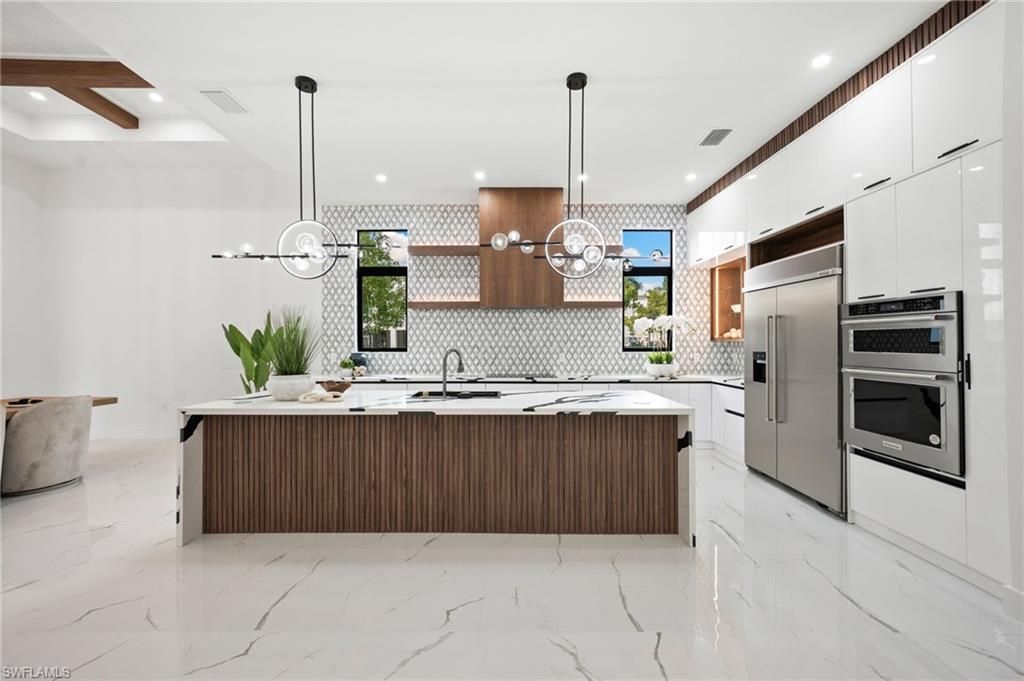 135 7th St N, Naples, FL 34102 Photo