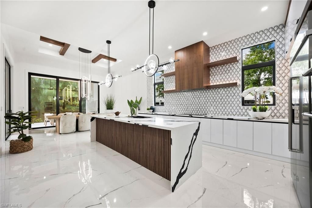 135 7th St N, Naples, FL 34102 Photo