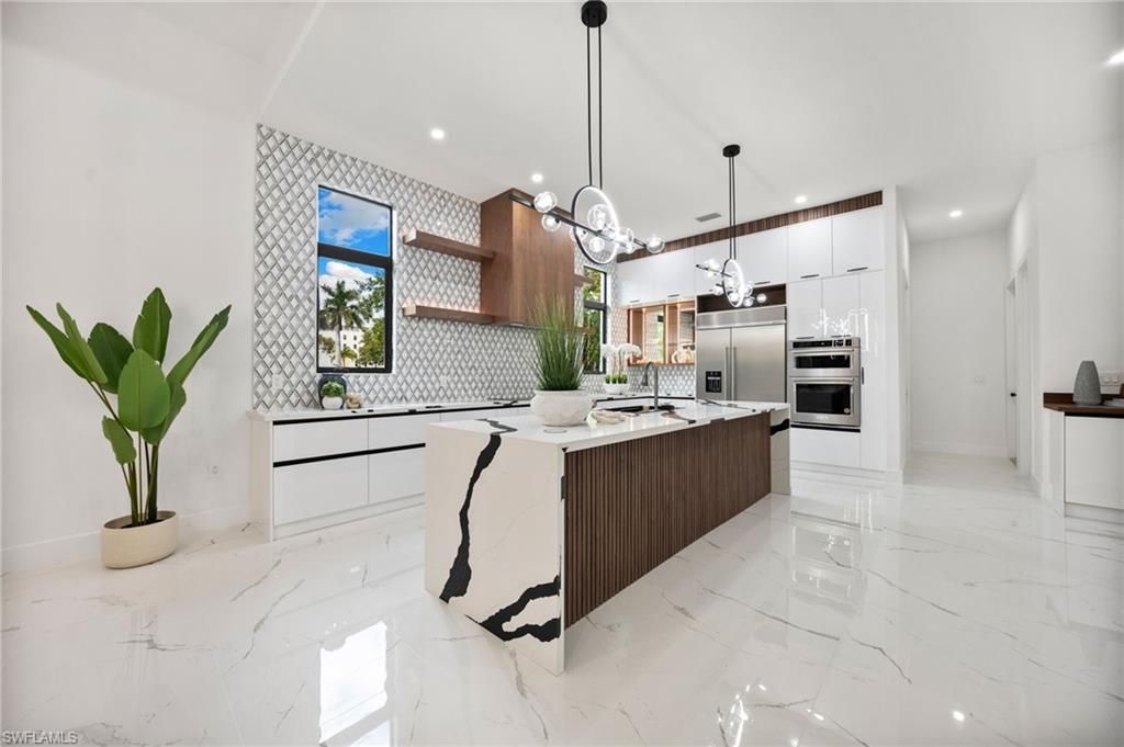 135 7th St N, Naples, FL 34102 Photo