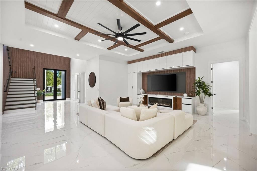 135 7th St N, Naples, FL 34102 Photo