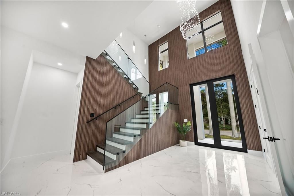 135 7th St N, Naples, FL 34102 Photo