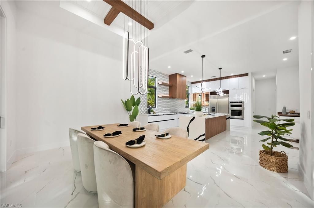 135 7th St N, Naples, FL 34102 Photo