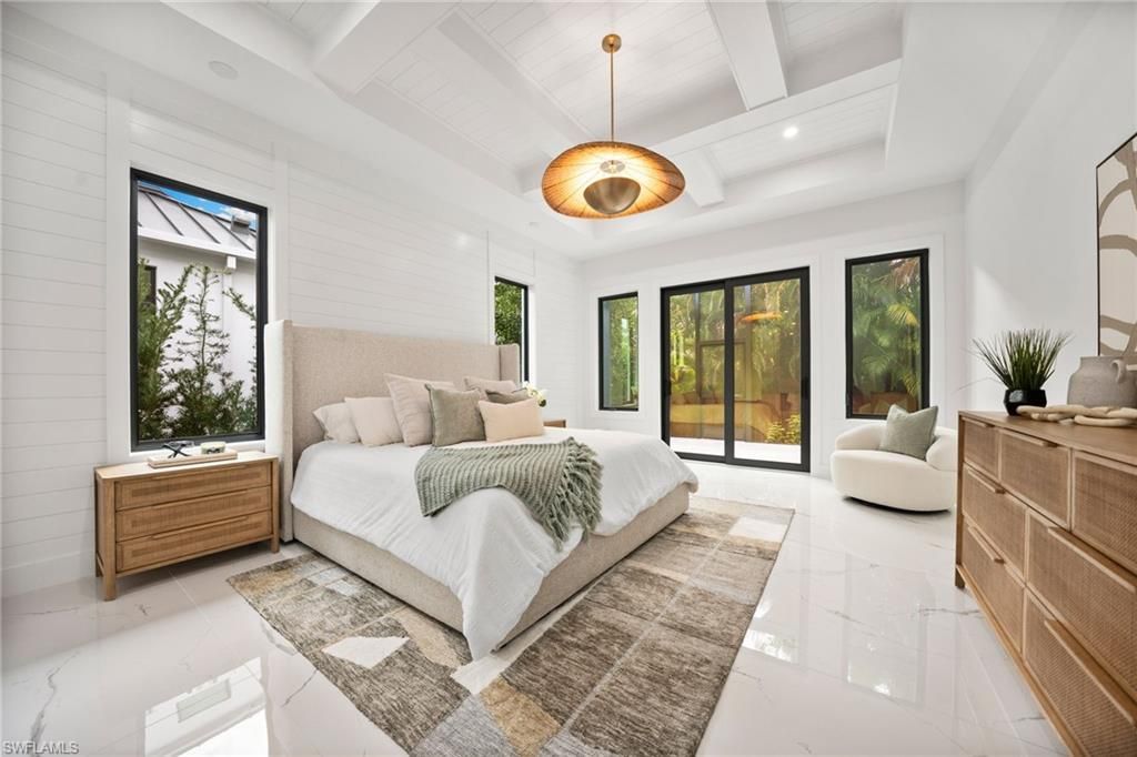 135 7th St N, Naples, FL 34102 Photo