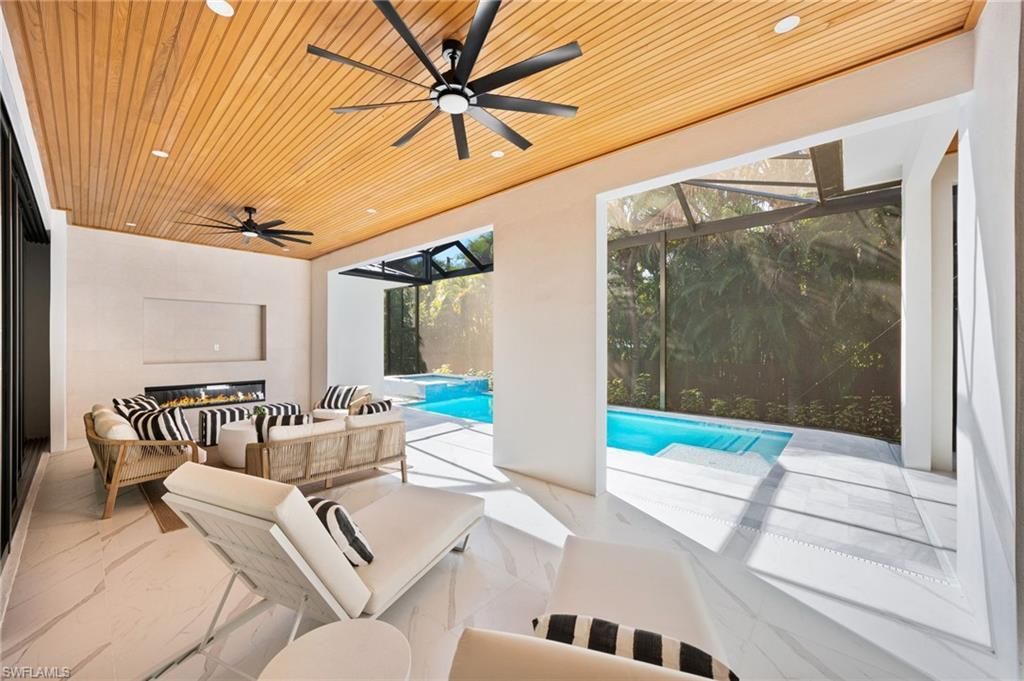 135 7th St N, Naples, FL 34102 Photo