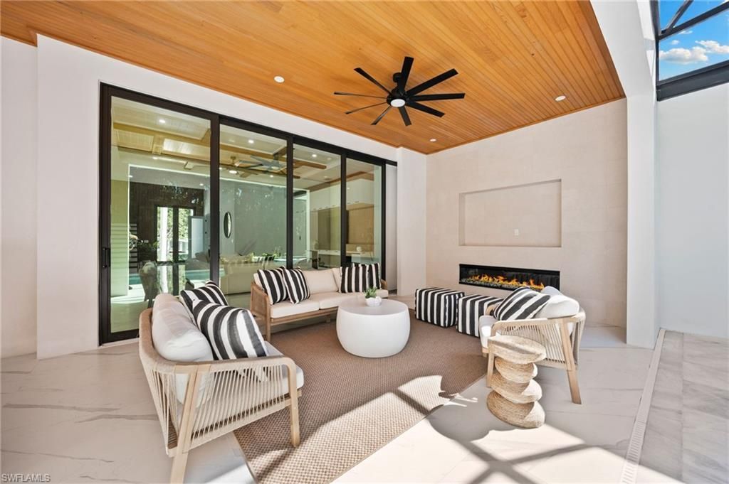 135 7th St N, Naples, FL 34102 Photo