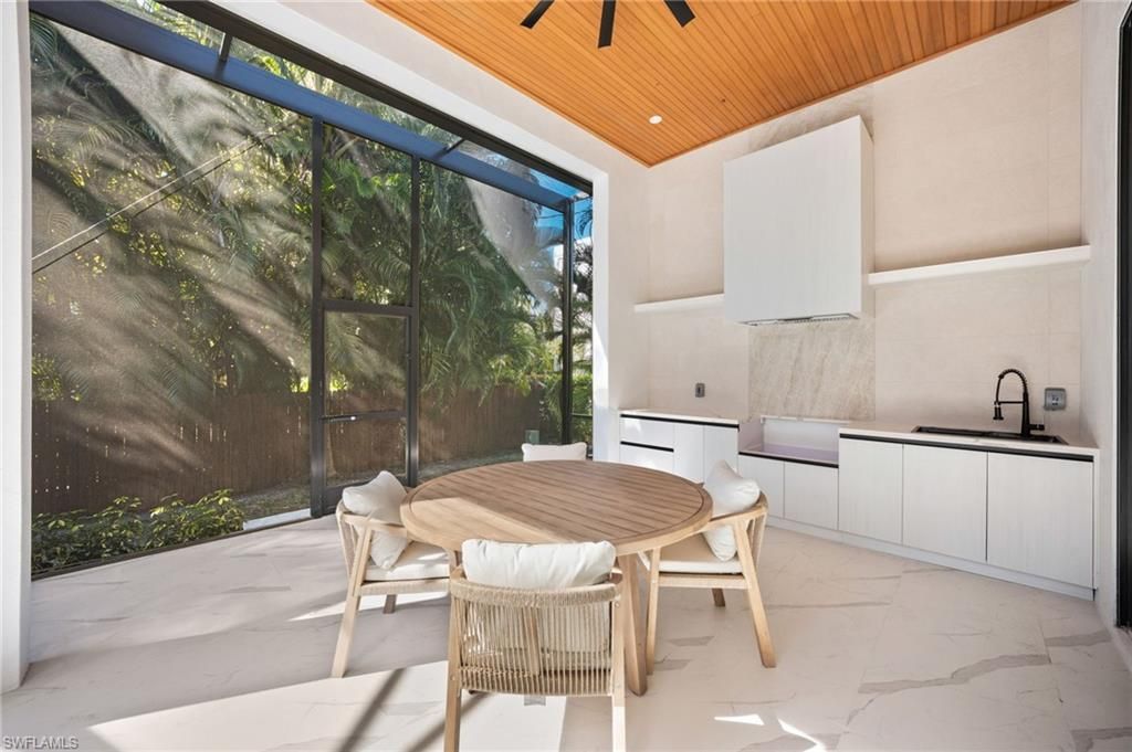 135 7th St N, Naples, FL 34102 Photo