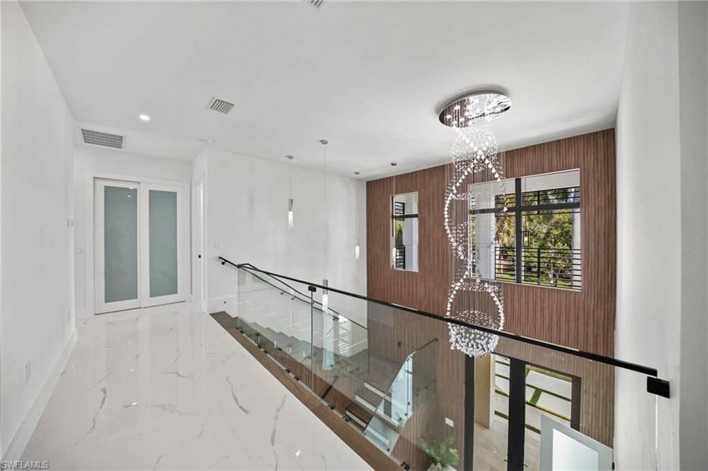 135 7th St N, Naples, FL 34102 Photo