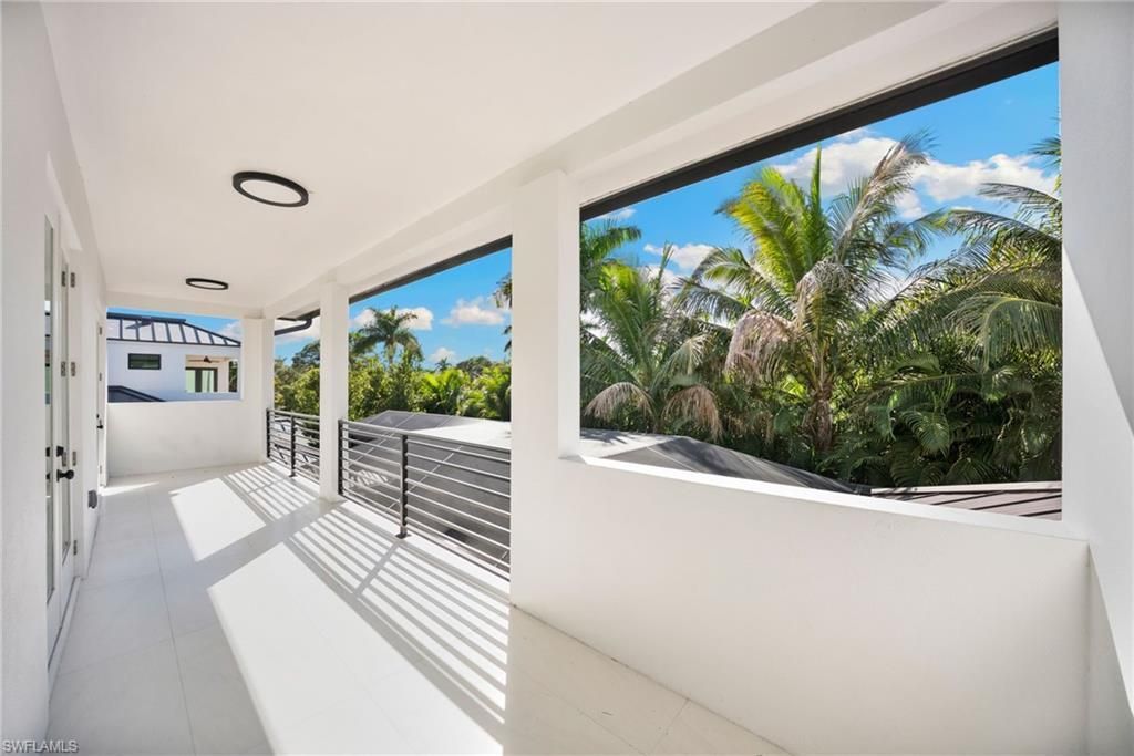 135 7th St N, Naples, FL 34102 Photo