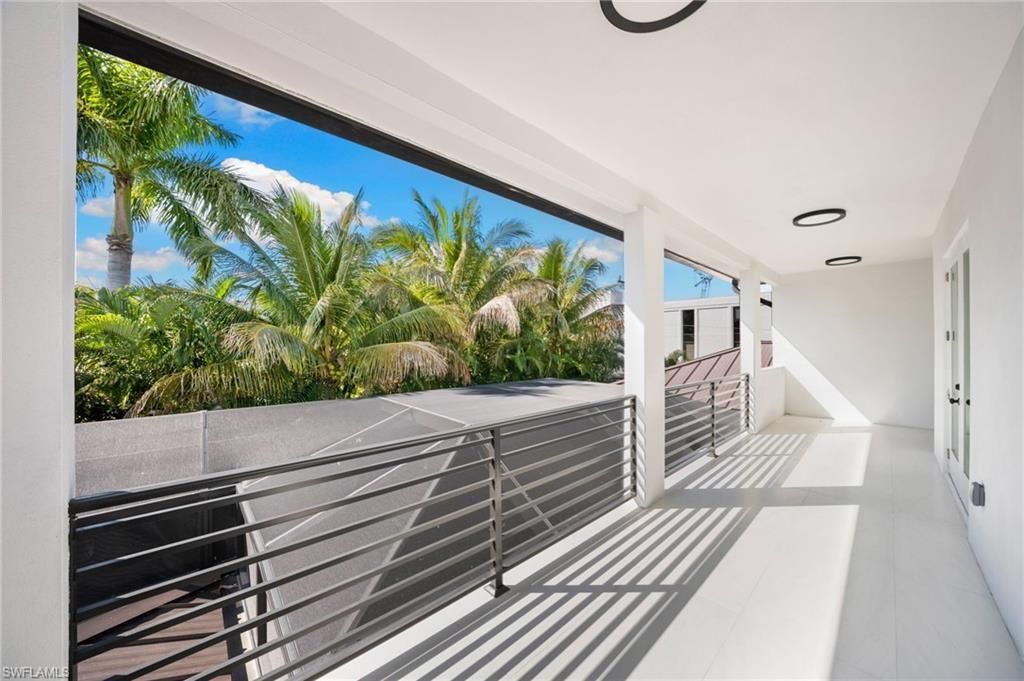 135 7th St N, Naples, FL 34102 Photo