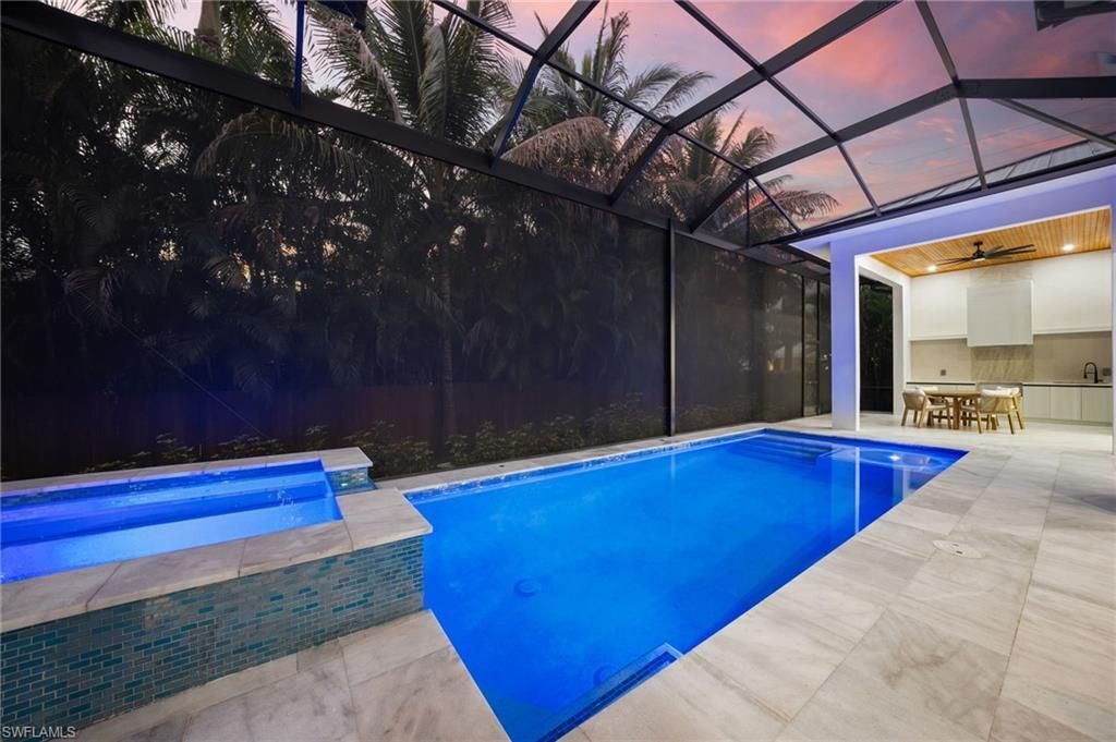 135 7th St N, Naples, FL 34102 Photo