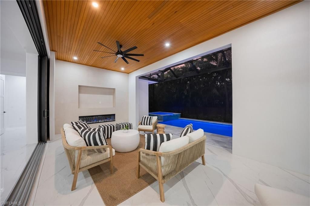 135 7th St N, Naples, FL 34102 Photo