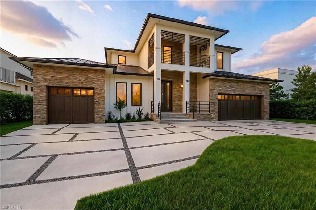 135 7th St N, Naples, FL 34102 Photo