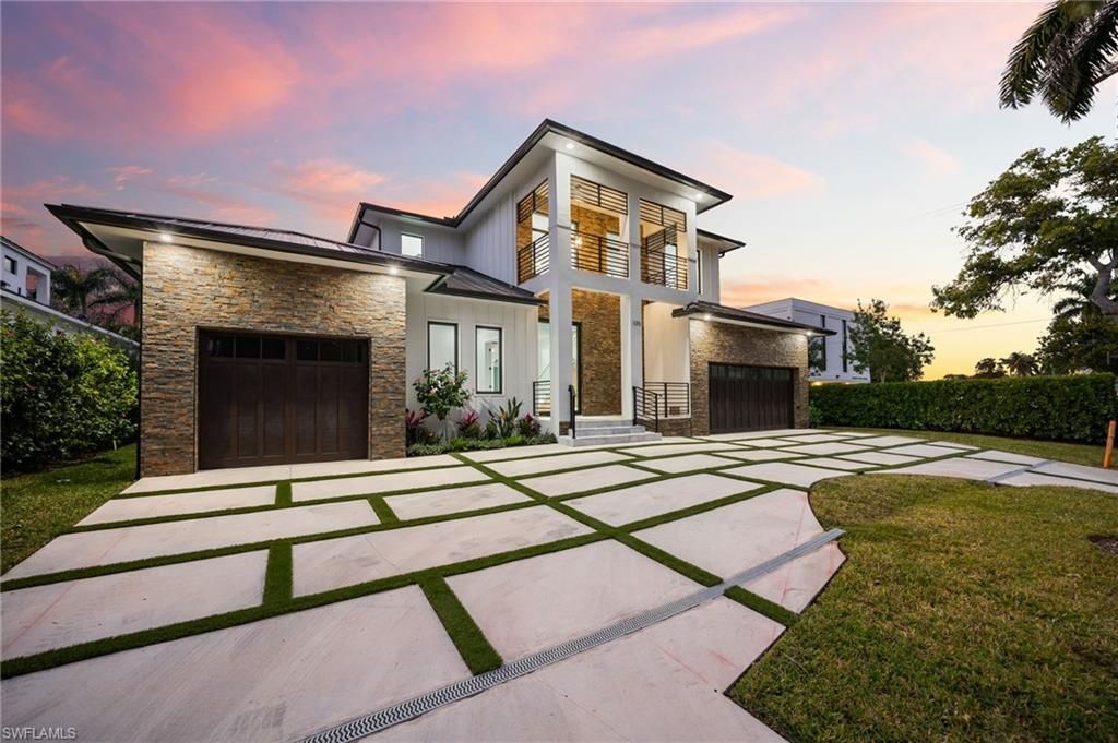 135 7th St N, Naples, FL 34102 Photo