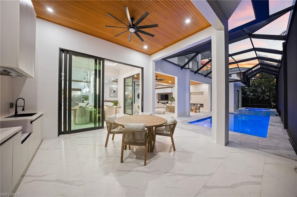 135 7th St N, Naples, FL 34102 Photo