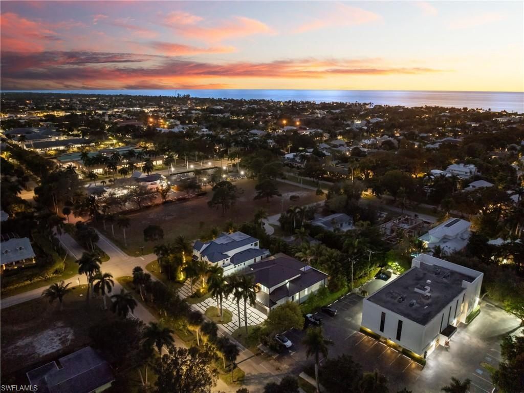 135 7th St N, Naples, FL 34102 Photo