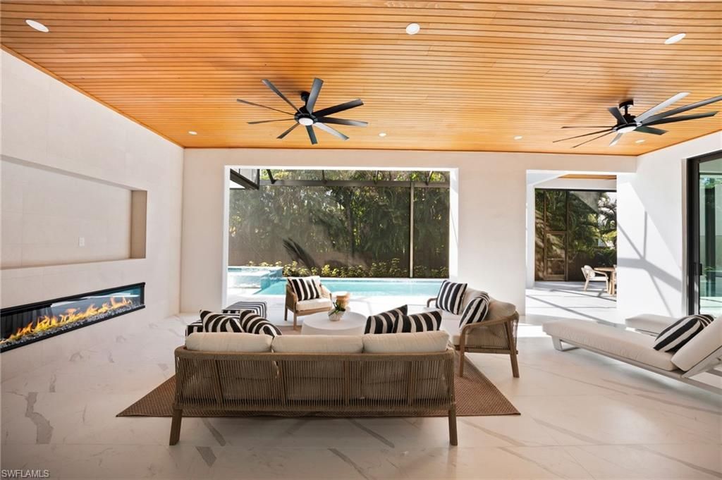 135 7th St N, Naples, FL 34102 Photo