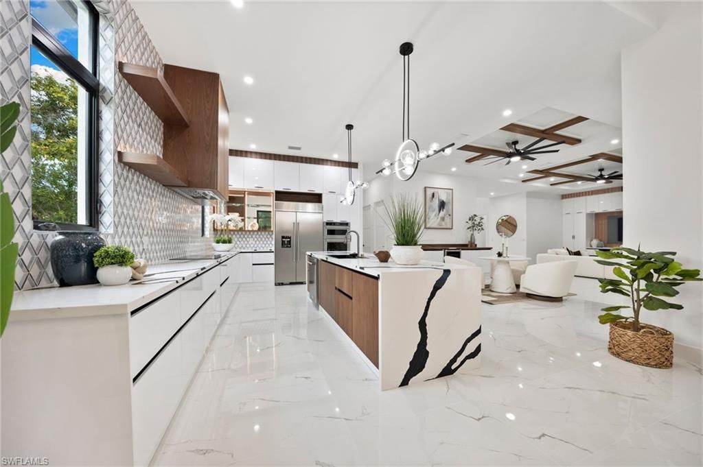 135 7th St N, Naples, FL 34102 Photo