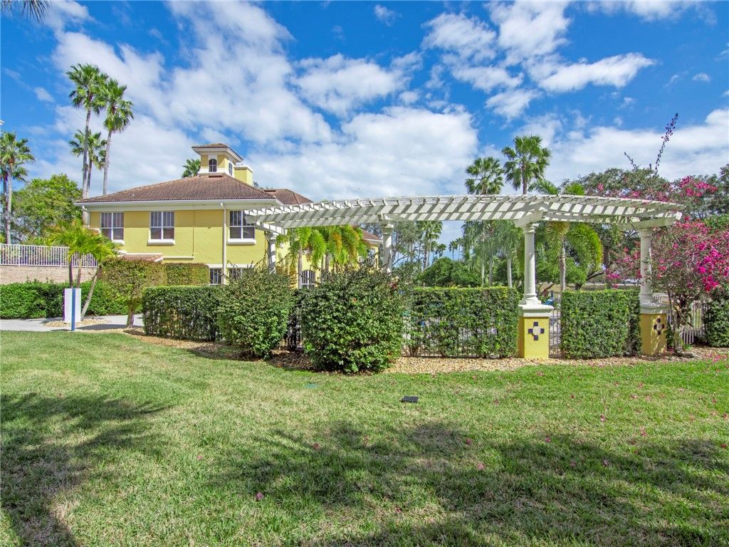 5015 Fairways Circle, Unit A102, Vero Beach, FL 32967 Photo