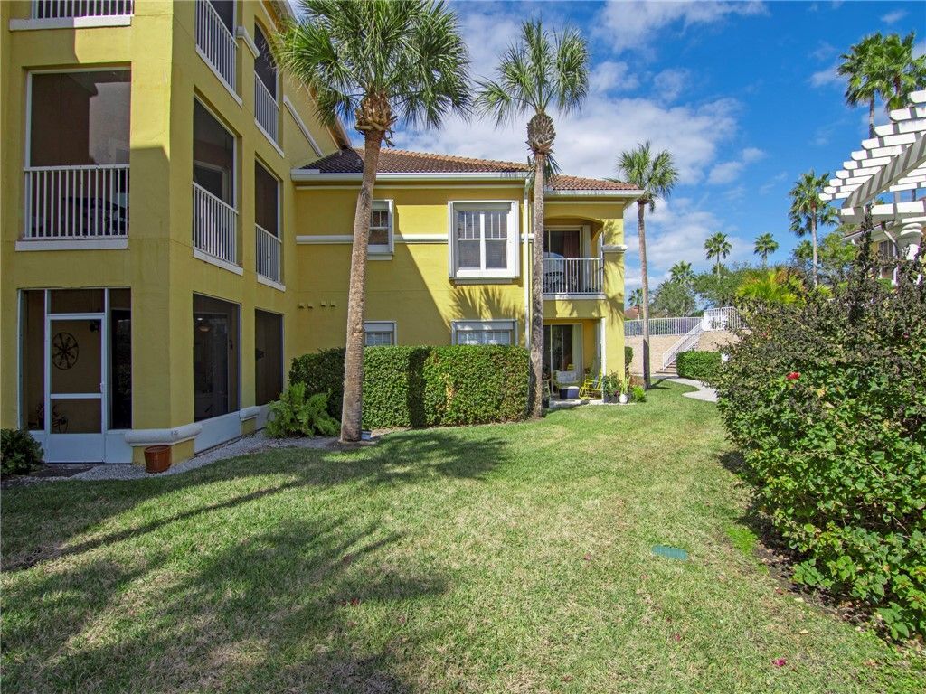 5015 Fairways Circle, Unit A102, Vero Beach, FL 32967 Photo