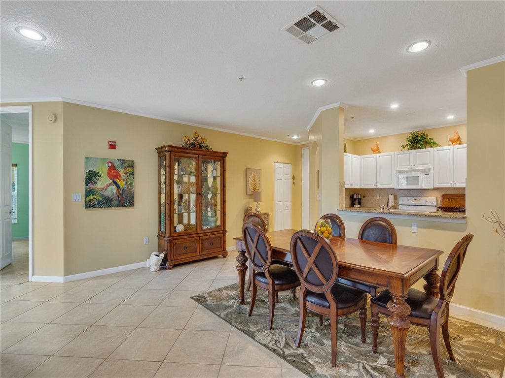 5015 Fairways Circle, Unit A102, Vero Beach, FL 32967 Photo