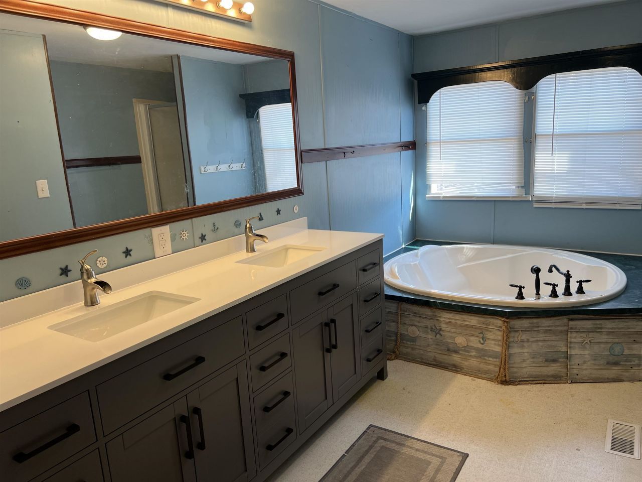 1672 Ursa Major Dr. Photo 20