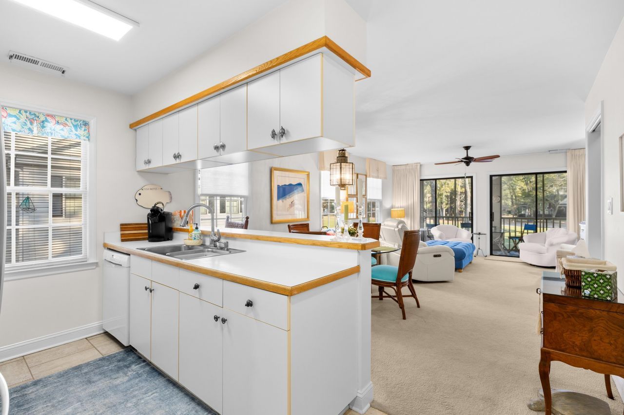 216 Stillwood Dr. Photo 10