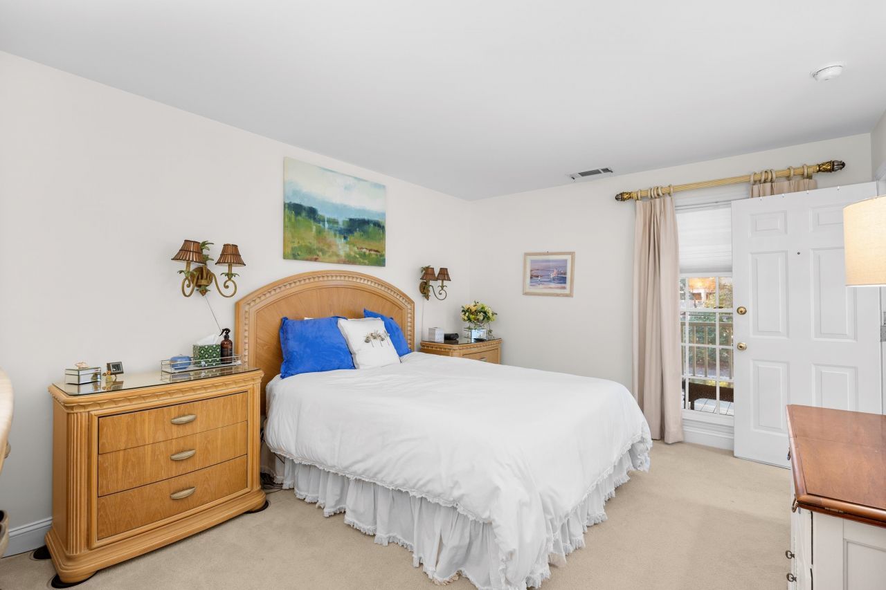 216 Stillwood Dr. Photo 14