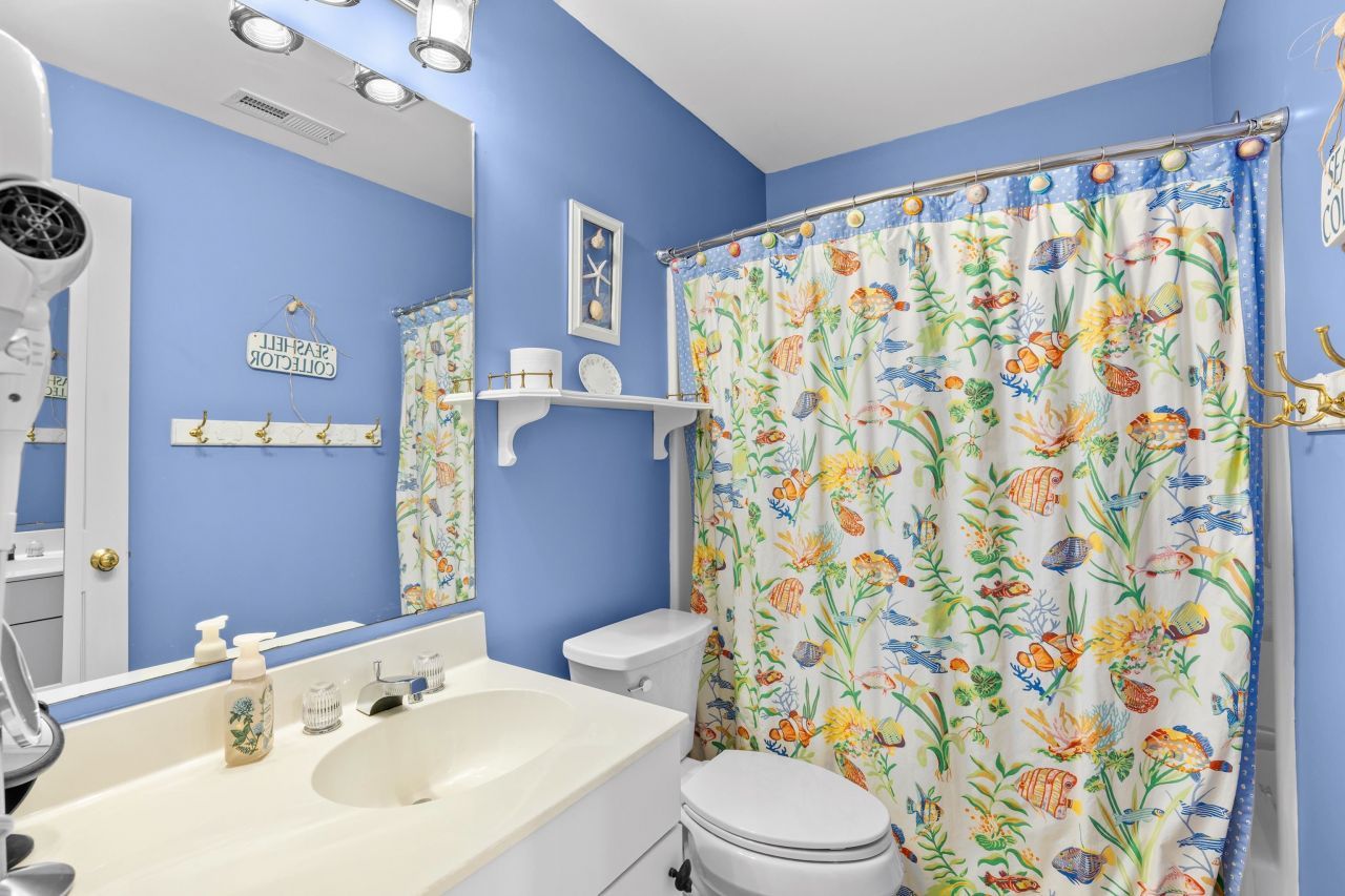 216 Stillwood Dr. Photo 15