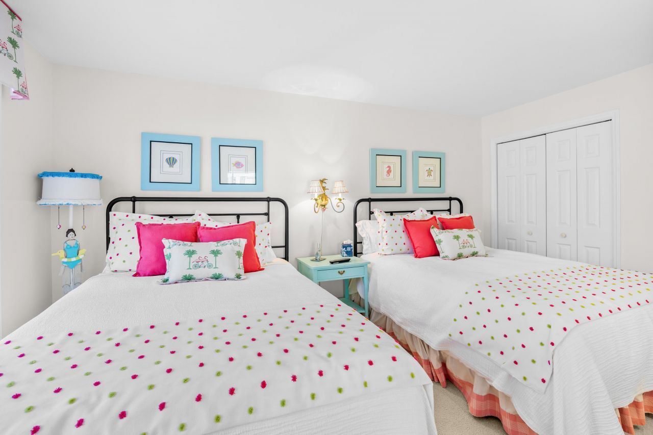 216 Stillwood Dr. Photo 17