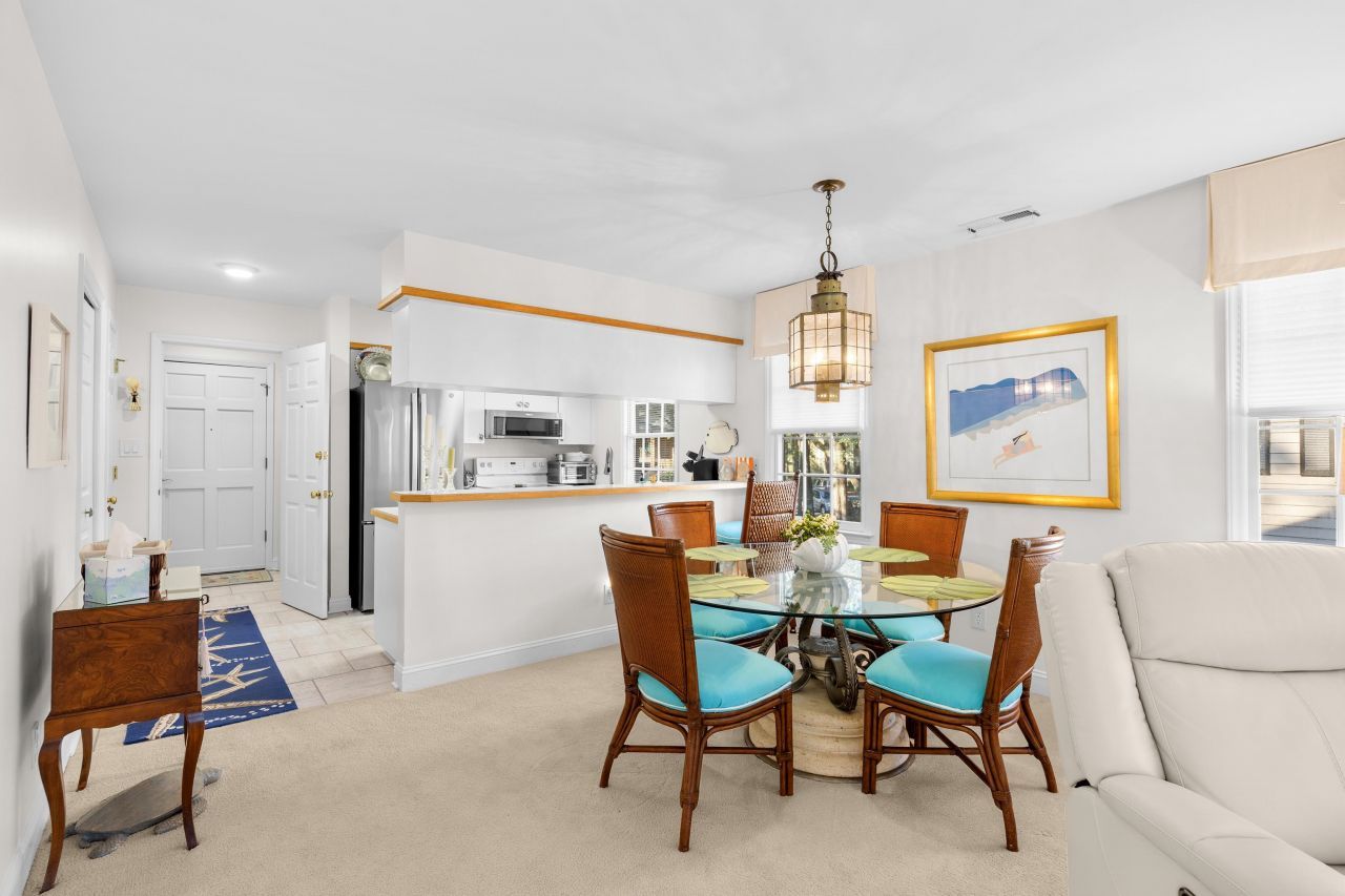 216 Stillwood Dr. Photo 7