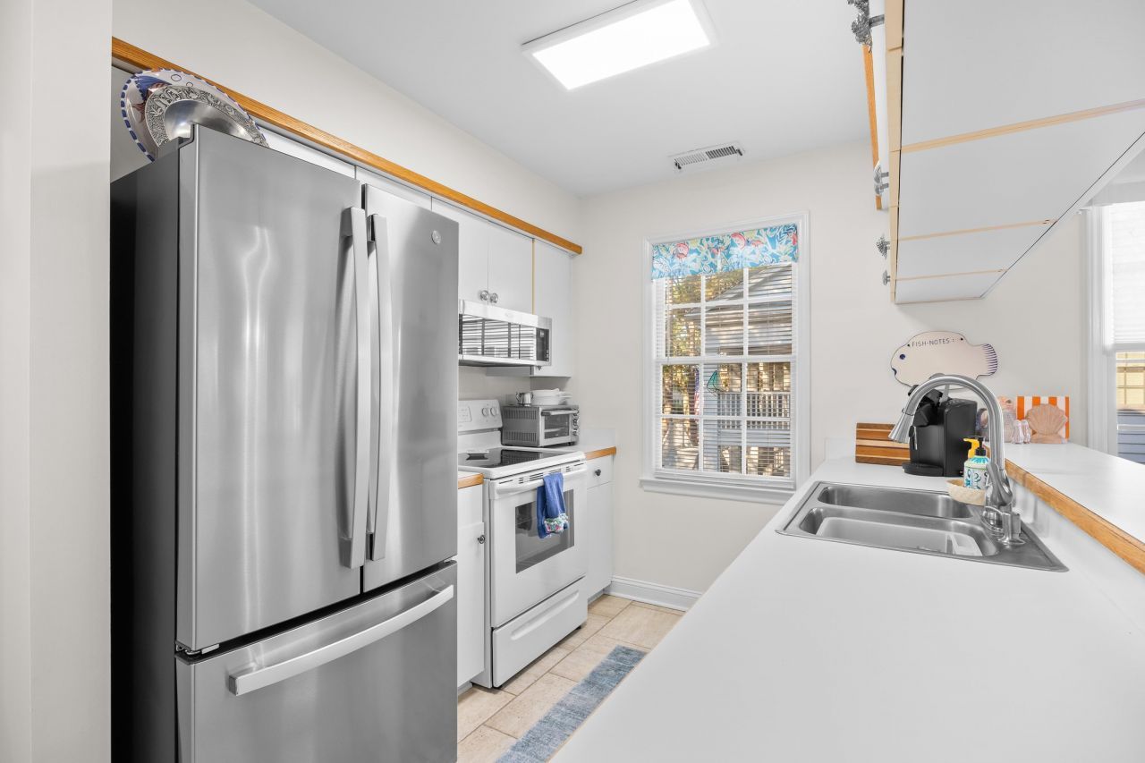 216 Stillwood Dr. Photo 8