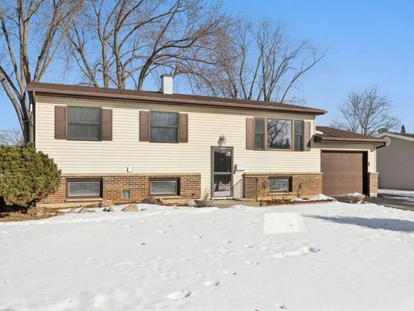 18508 W Woodland Terrace, Gurnee, IL 60031
