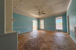2110 Glenmore Way photo 4