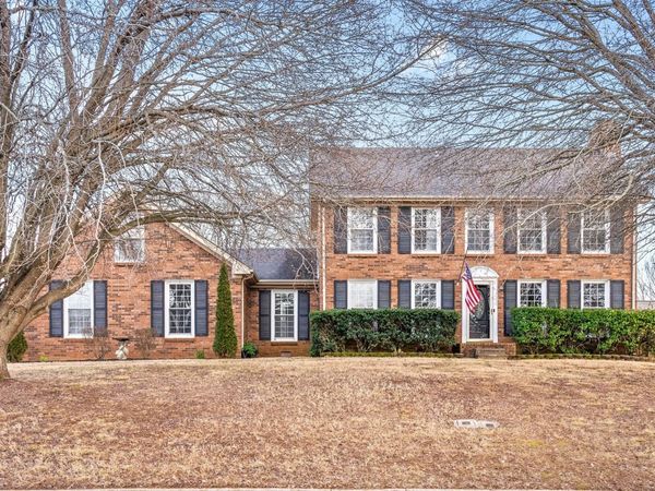 523 W Point Dr , Clarksville, TN 37043